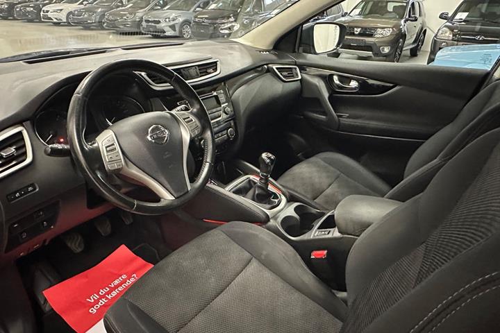 Blå Nissan Qashqai fra 2017