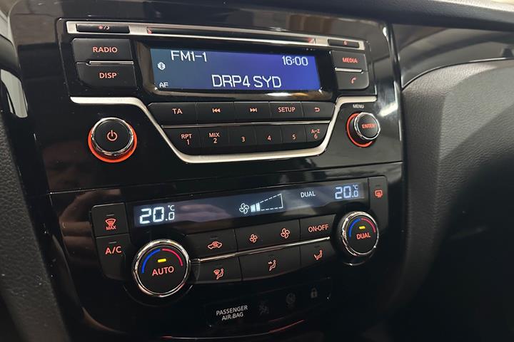 Blå Nissan Qashqai fra 2017