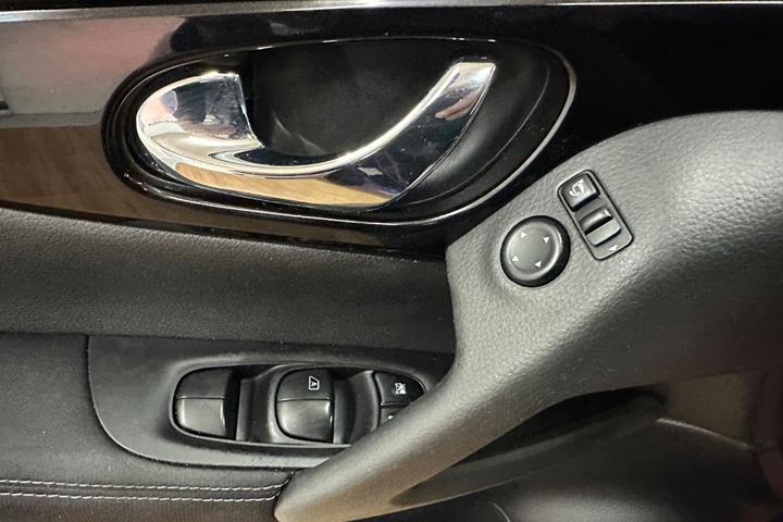 Blå Nissan Qashqai fra 2017