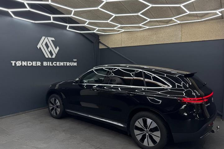 Sort Mercedes EQC400 fra 2023