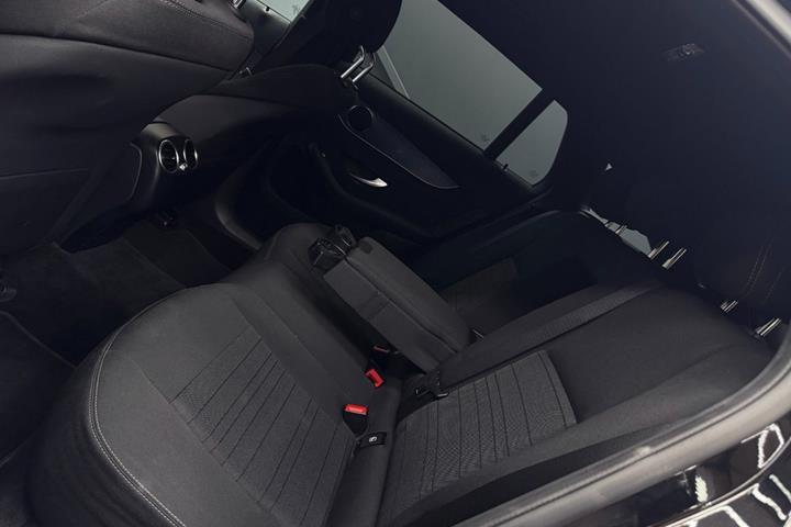 Sort Mercedes EQC400 fra 2023