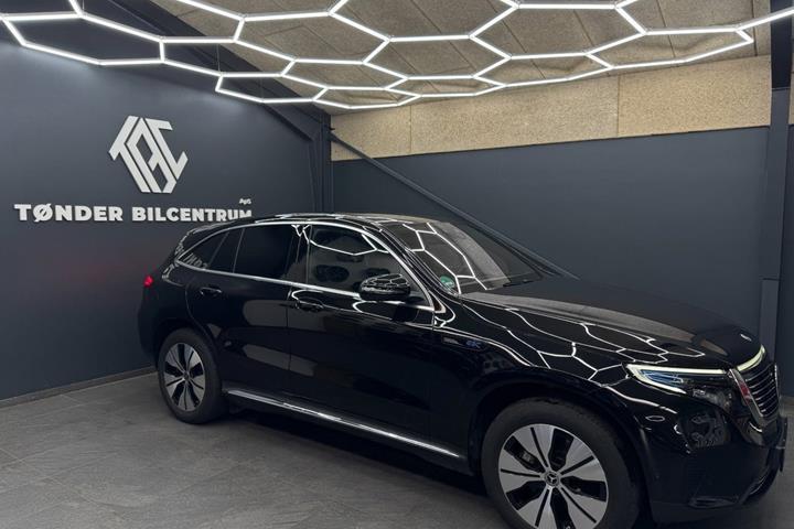 Sort Mercedes EQC400 fra 2023