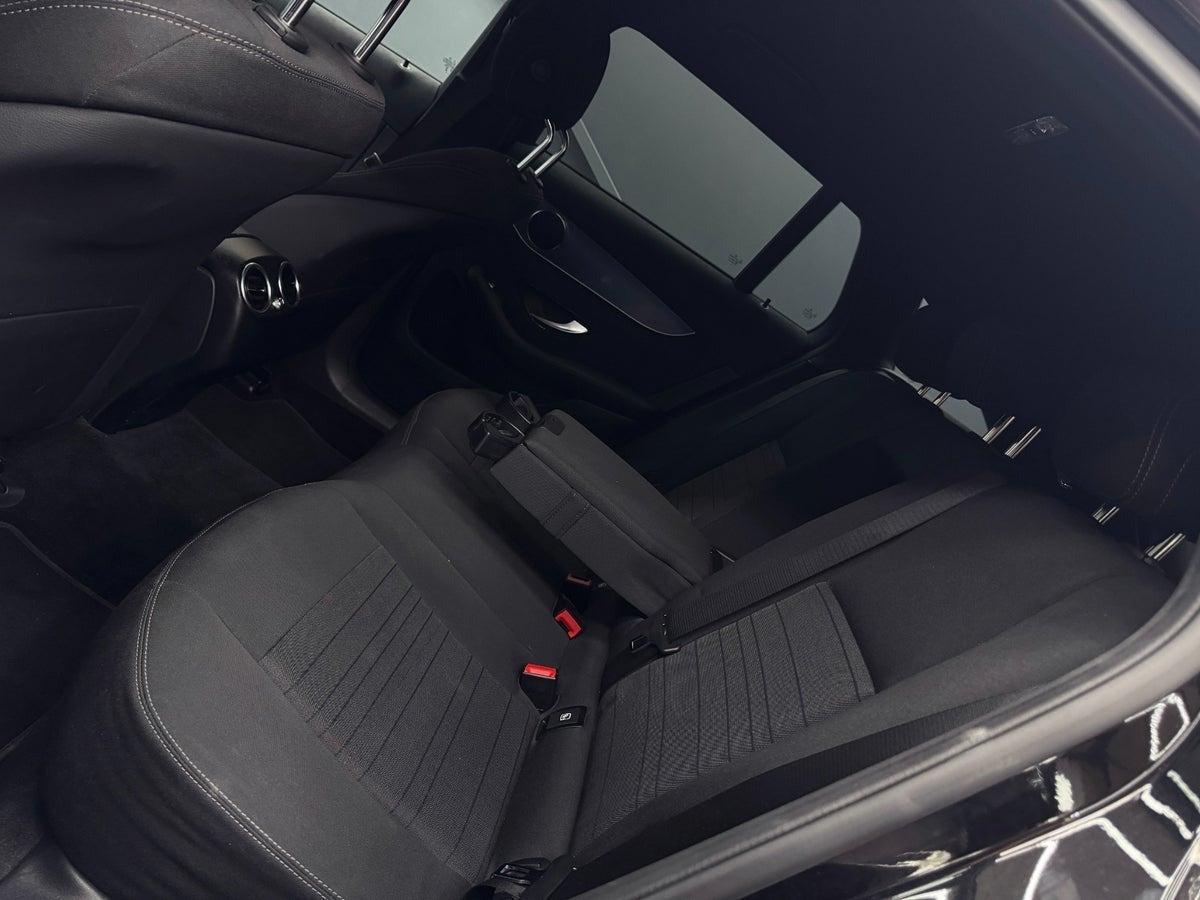 Sort Mercedes EQC400 fra 2023