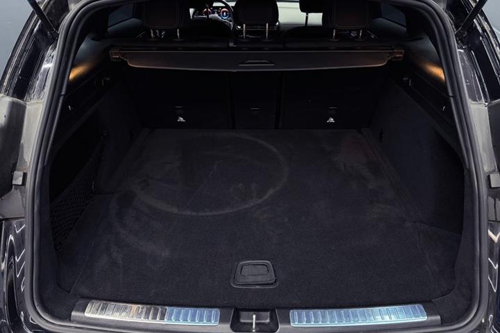 Sort Mercedes EQC400 fra 2023