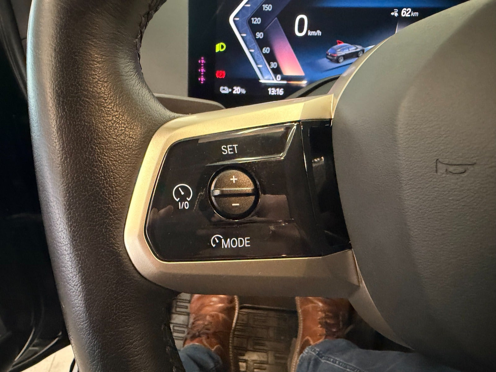 Grå BMW iX fra 2021