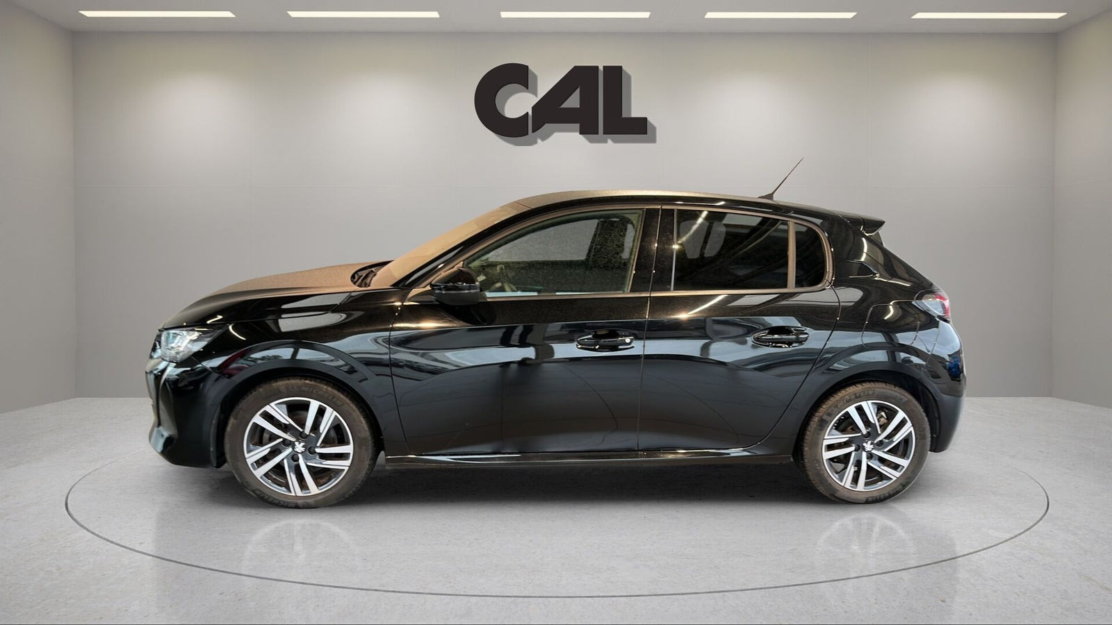 Sort Peugeot 208 fra 2023
