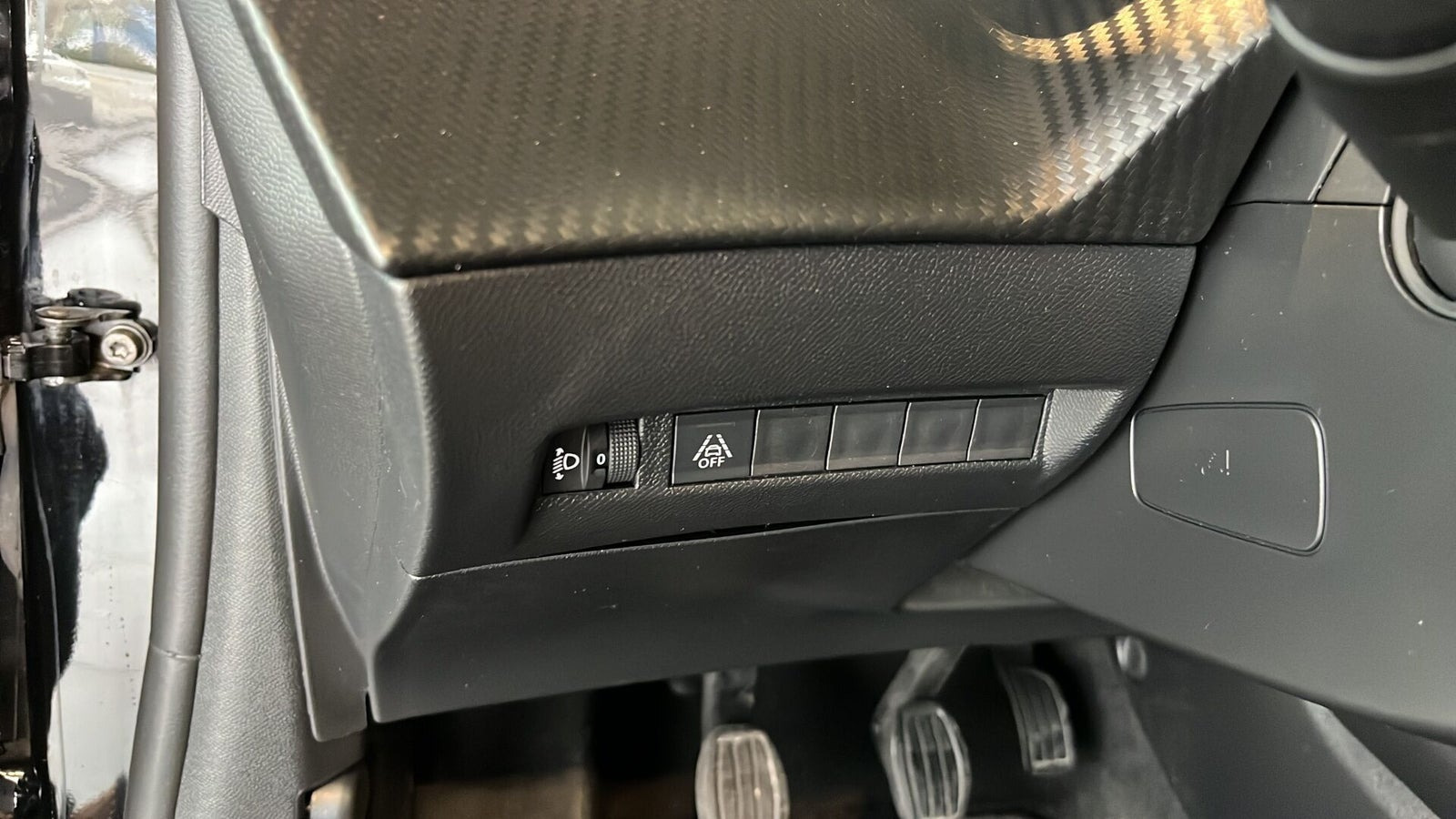 Sort Peugeot 208 fra 2023