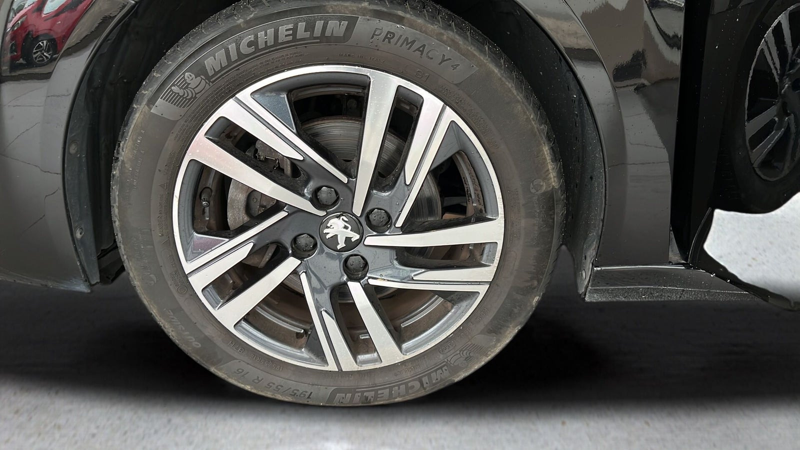Sort Peugeot 208 fra 2023