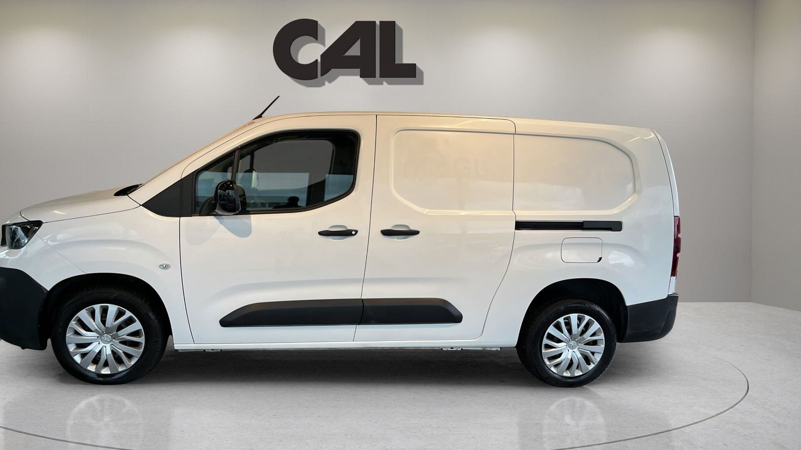Hvid Peugeot Partner fra 2021