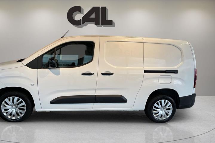 Hvid Peugeot Partner fra 2021