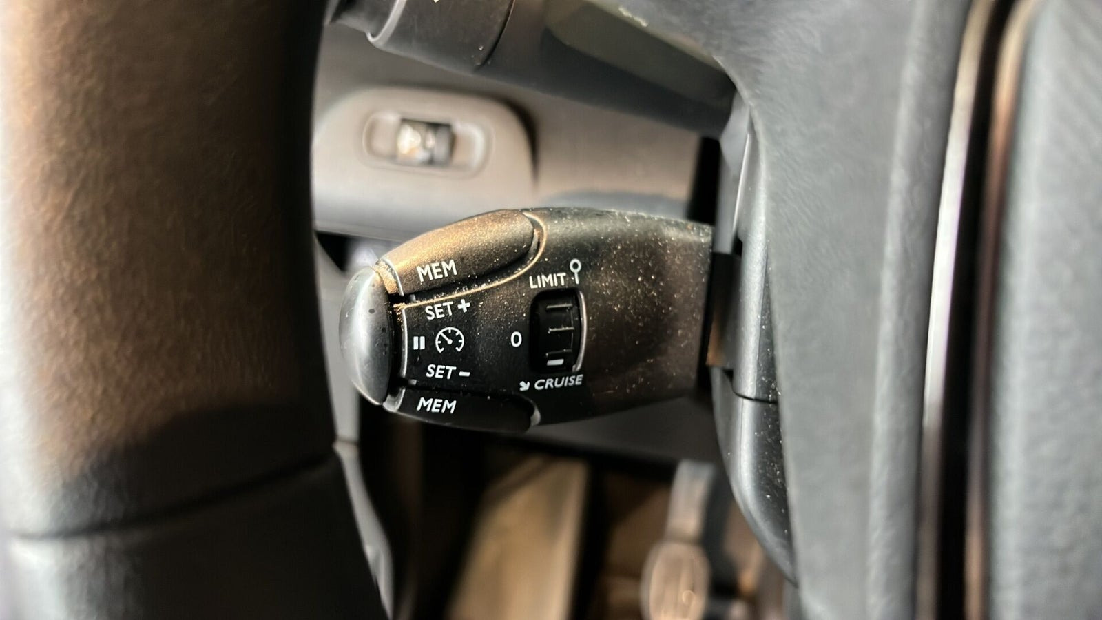 Hvid Peugeot Partner fra 2021