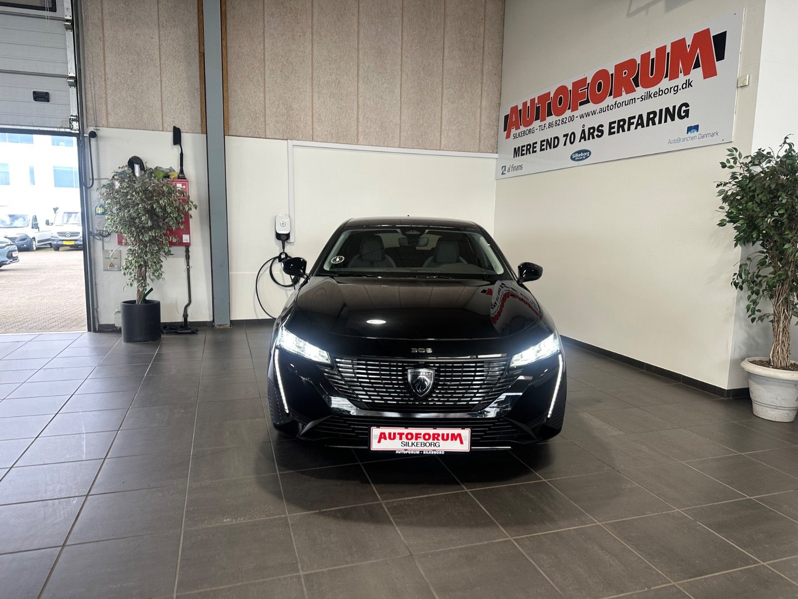 Sort Peugeot 308 fra 2024
