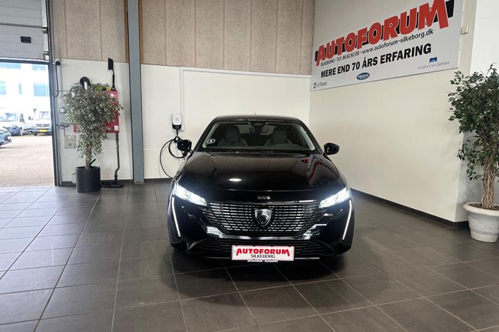 Sort Peugeot 308 fra 2024