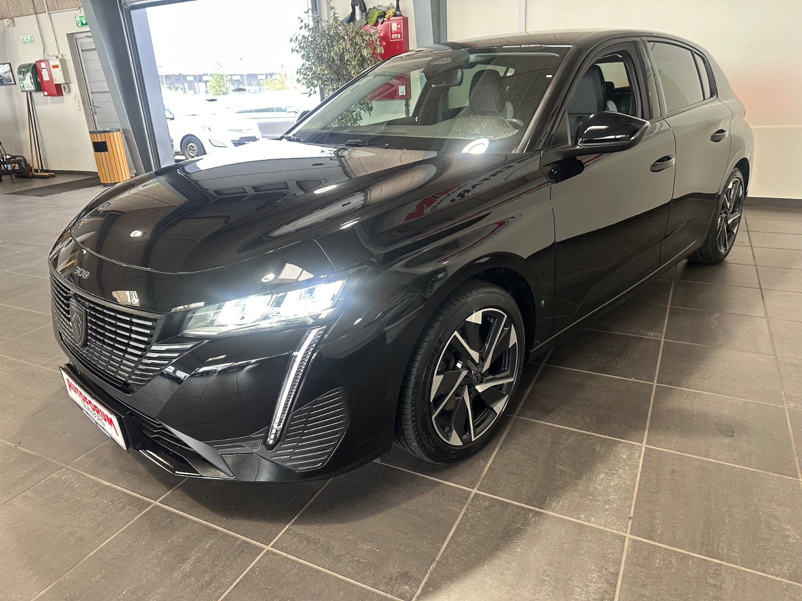 Sort Peugeot 308 fra 2024