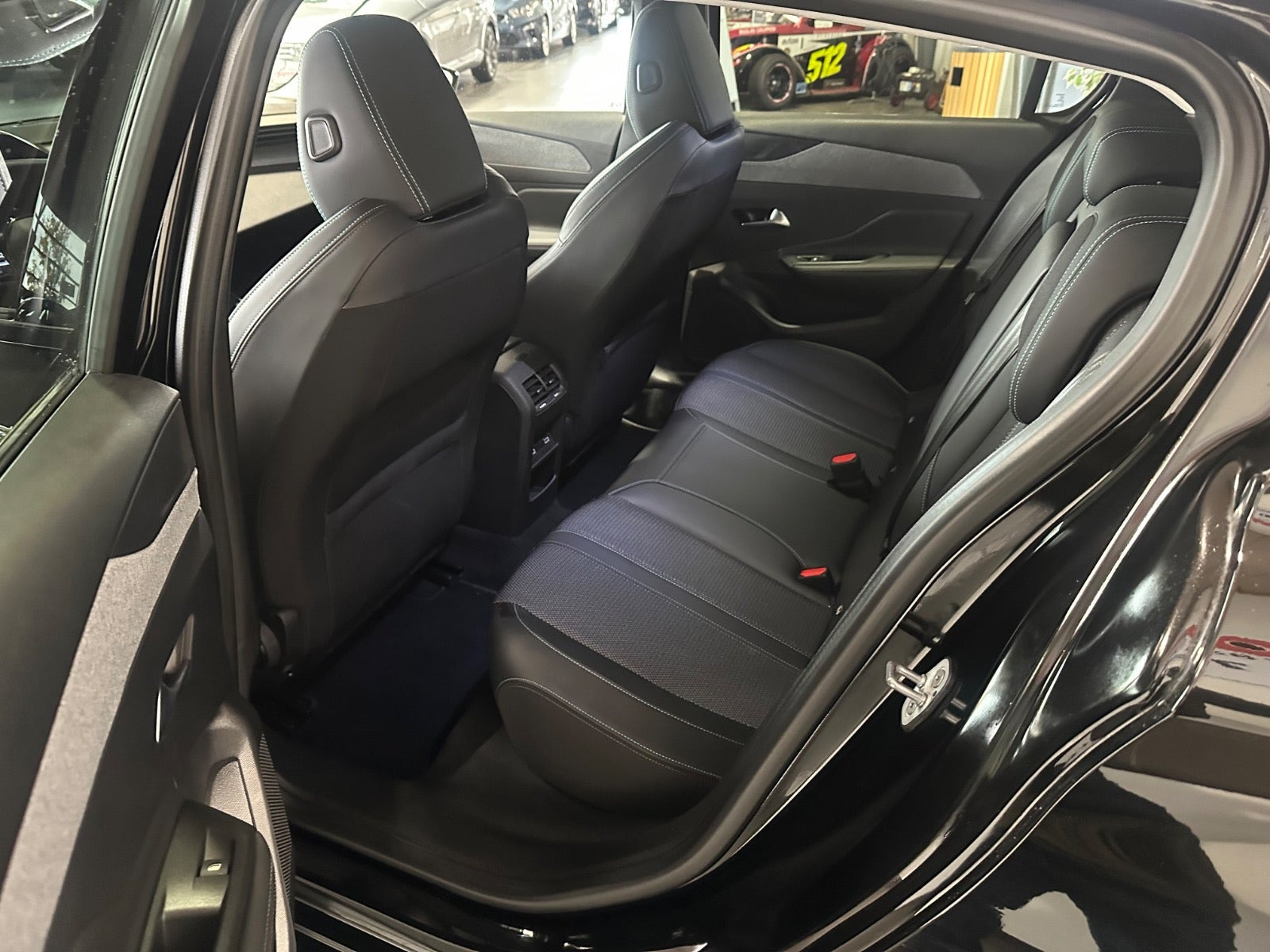 Sort Peugeot 308 fra 2024