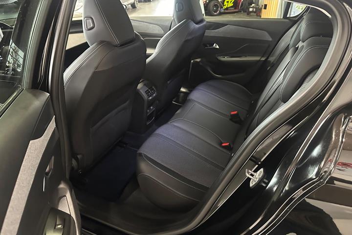 Sort Peugeot 308 fra 2024