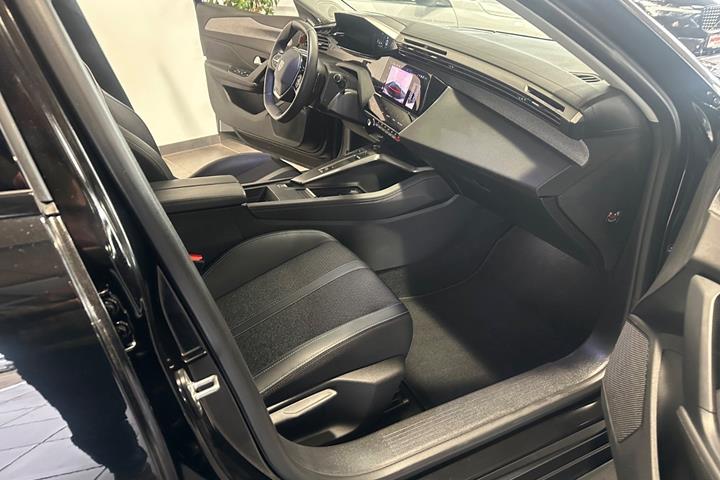 Sort Peugeot 308 fra 2024
