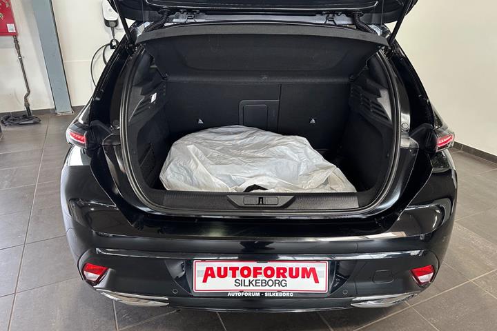 Sort Peugeot 308 fra 2024