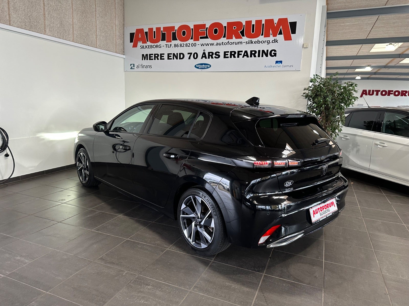 Sort Peugeot 308 fra 2024