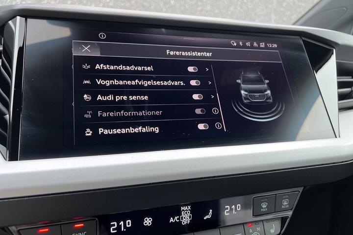 Grå Audi Q4 e-tron fra 2023