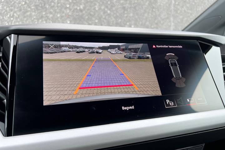 Grå Audi Q4 e-tron fra 2023