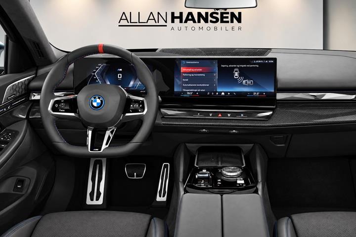 Grå BMW i5 fra 2024