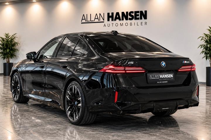 Sort BMW i5 fra 2024