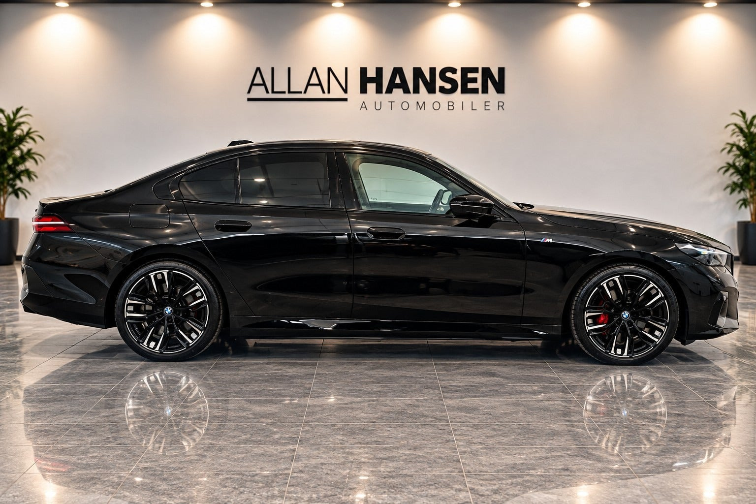 Sort BMW i5 fra 2024
