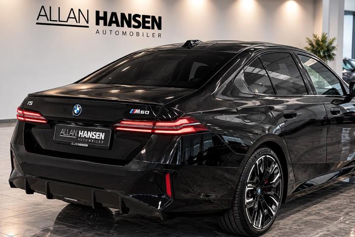 Sort BMW i5 fra 2024