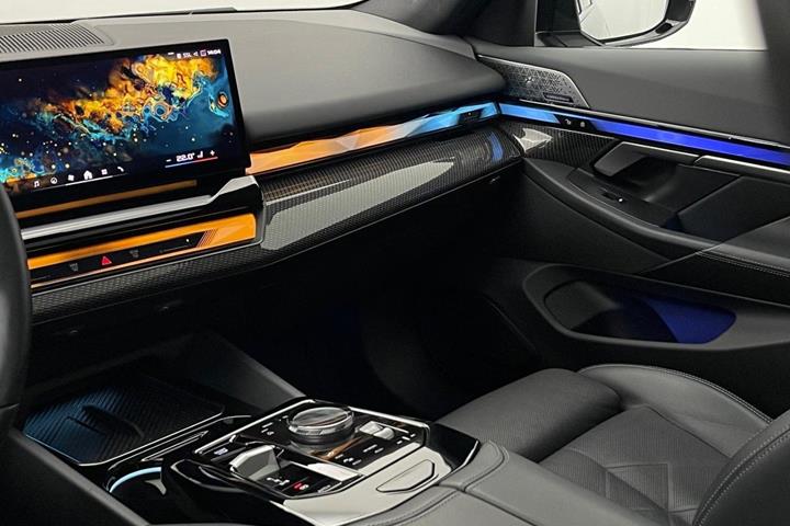 Sort BMW i5 fra 2024
