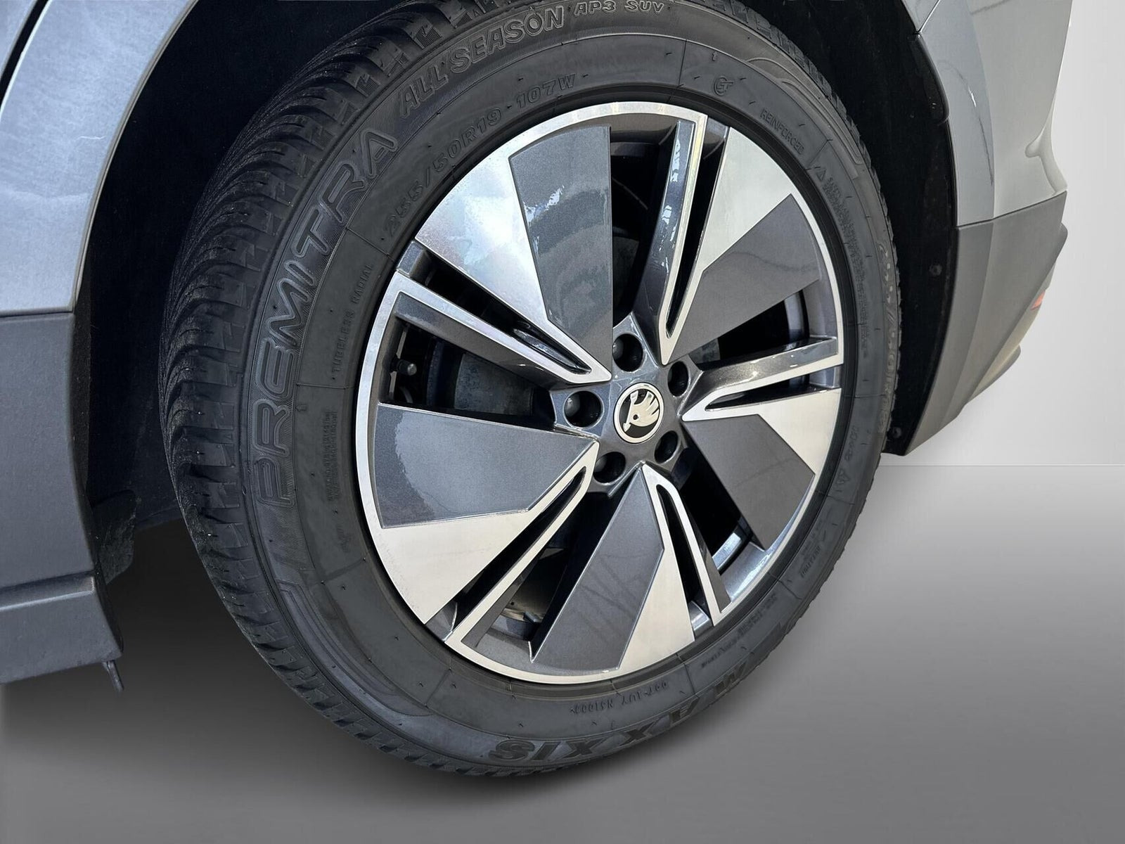 Grå Skoda Enyaq fra 2025