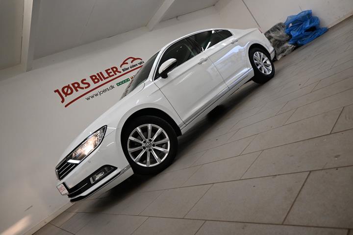 Hvid VW Passat fra 2019