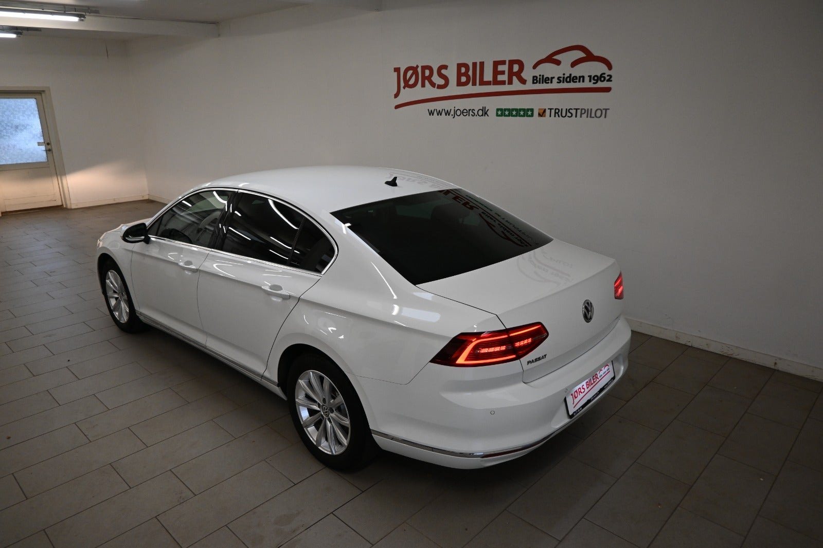 Hvid VW Passat fra 2019