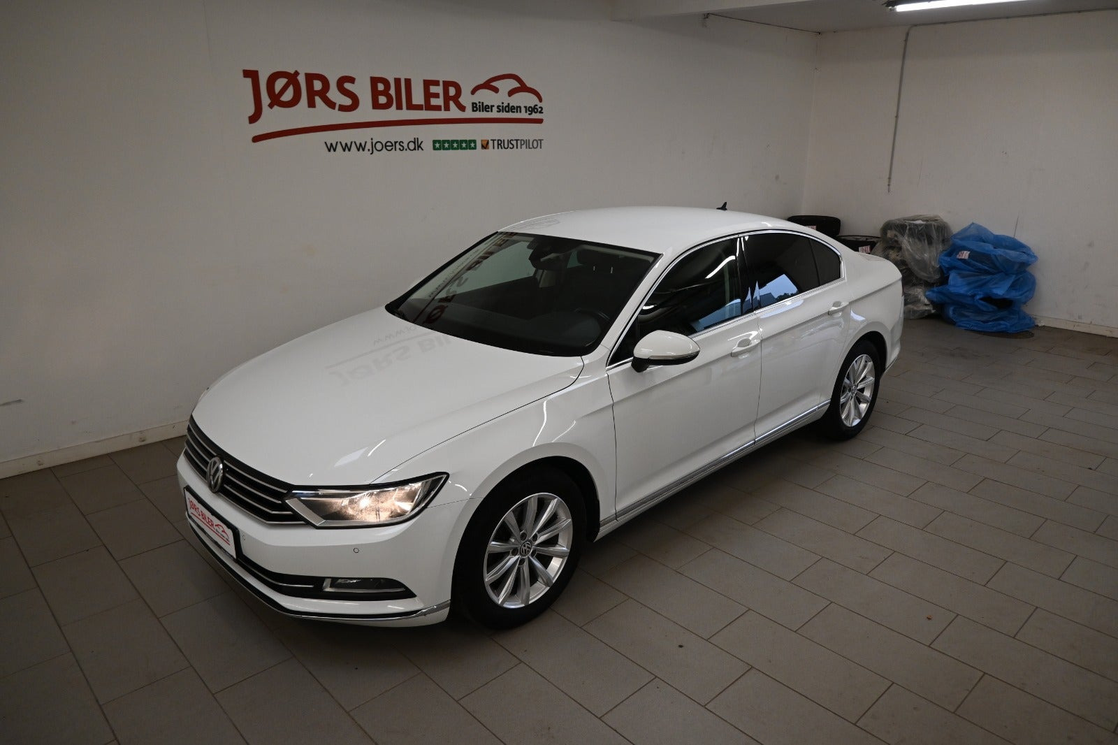 Hvid VW Passat fra 2019