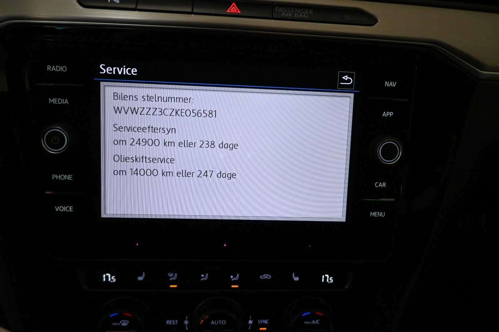 Hvid VW Passat fra 2019
