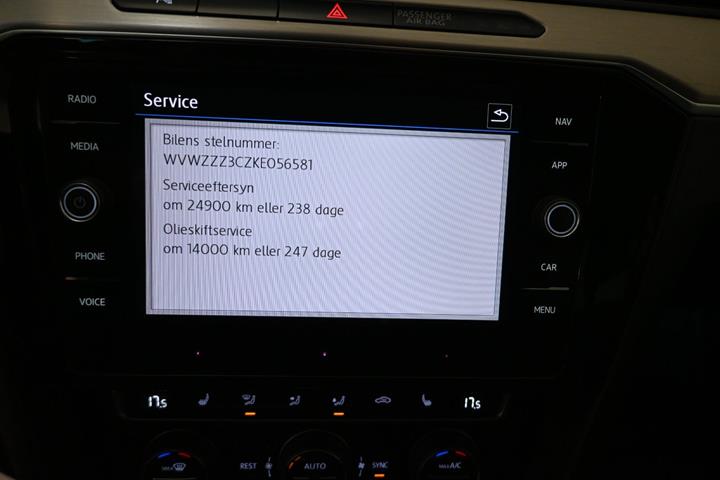 Hvid VW Passat fra 2019
