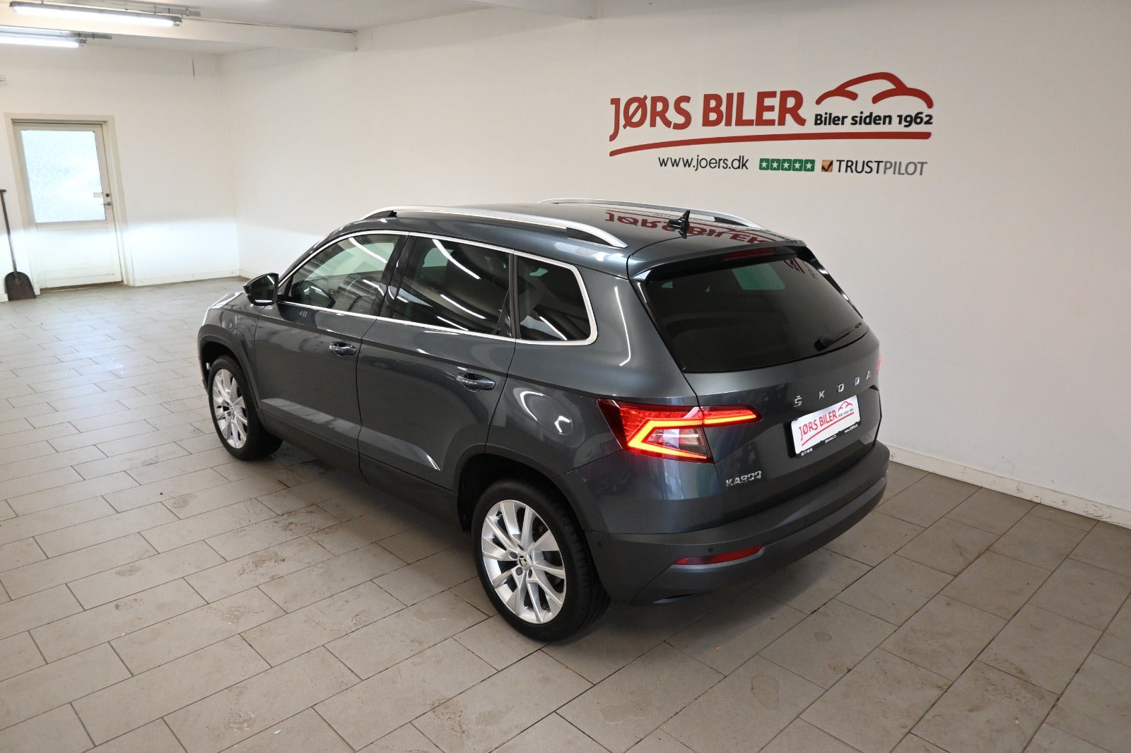 Grå Skoda Karoq fra 2021