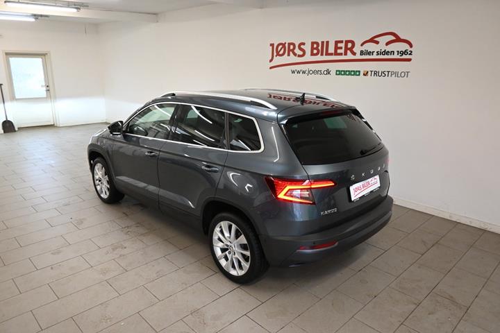 Grå Skoda Karoq fra 2021