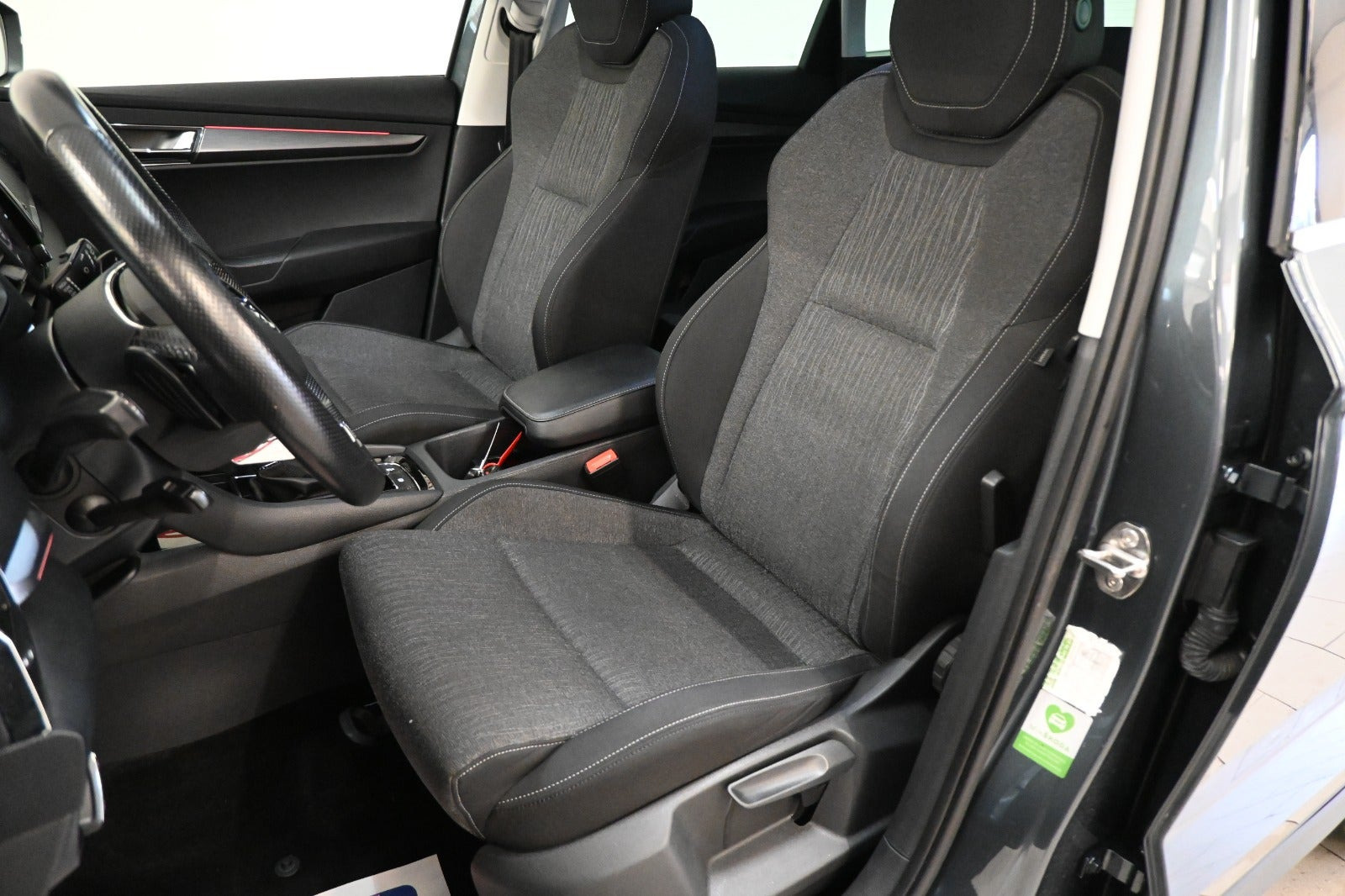 Grå Skoda Karoq fra 2021