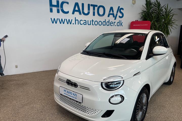 Hvid Fiat 500e fra 2023