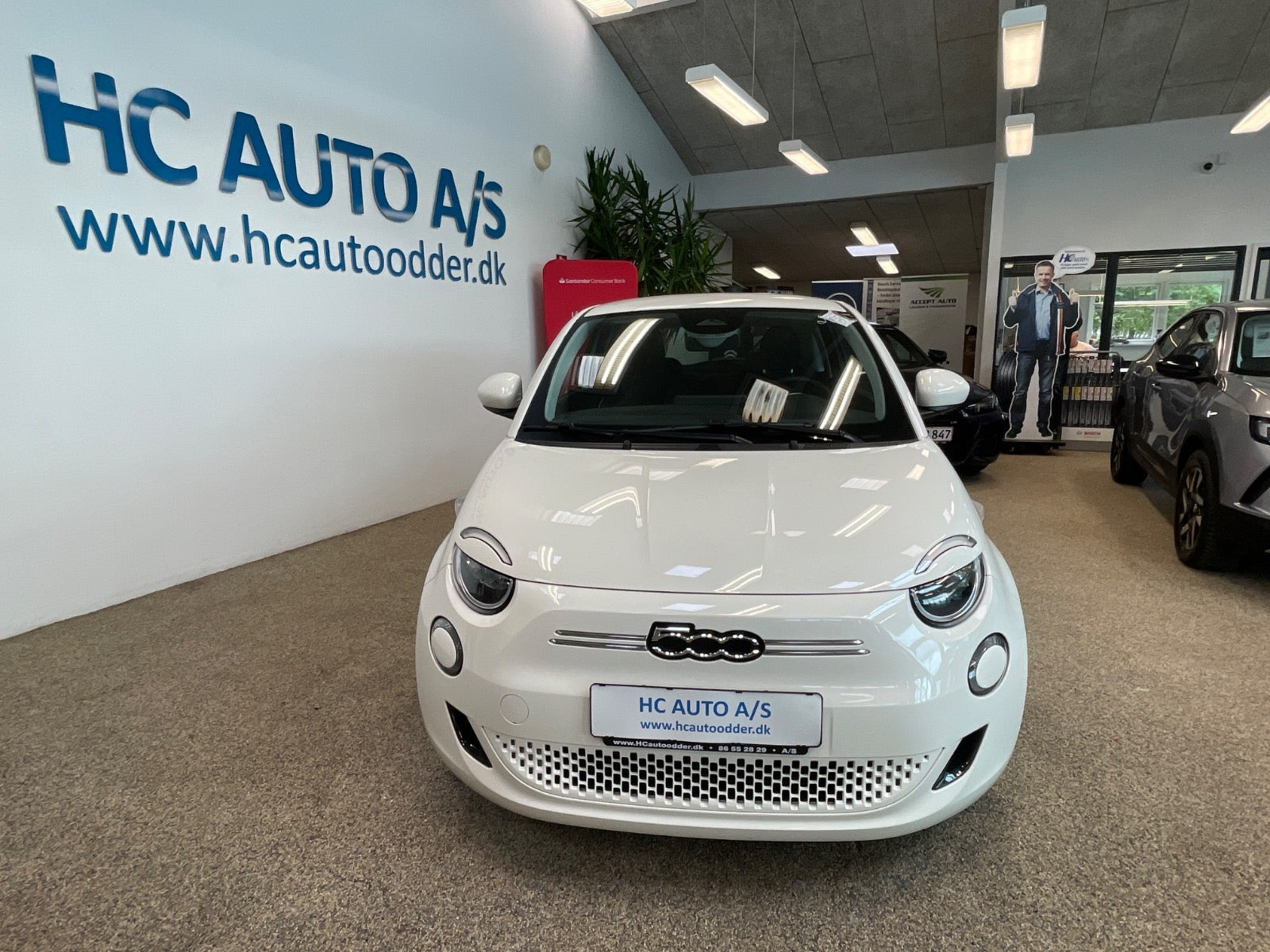 Hvid Fiat 500e fra 2023