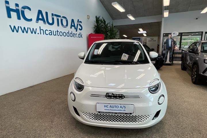 Hvid Fiat 500e fra 2023