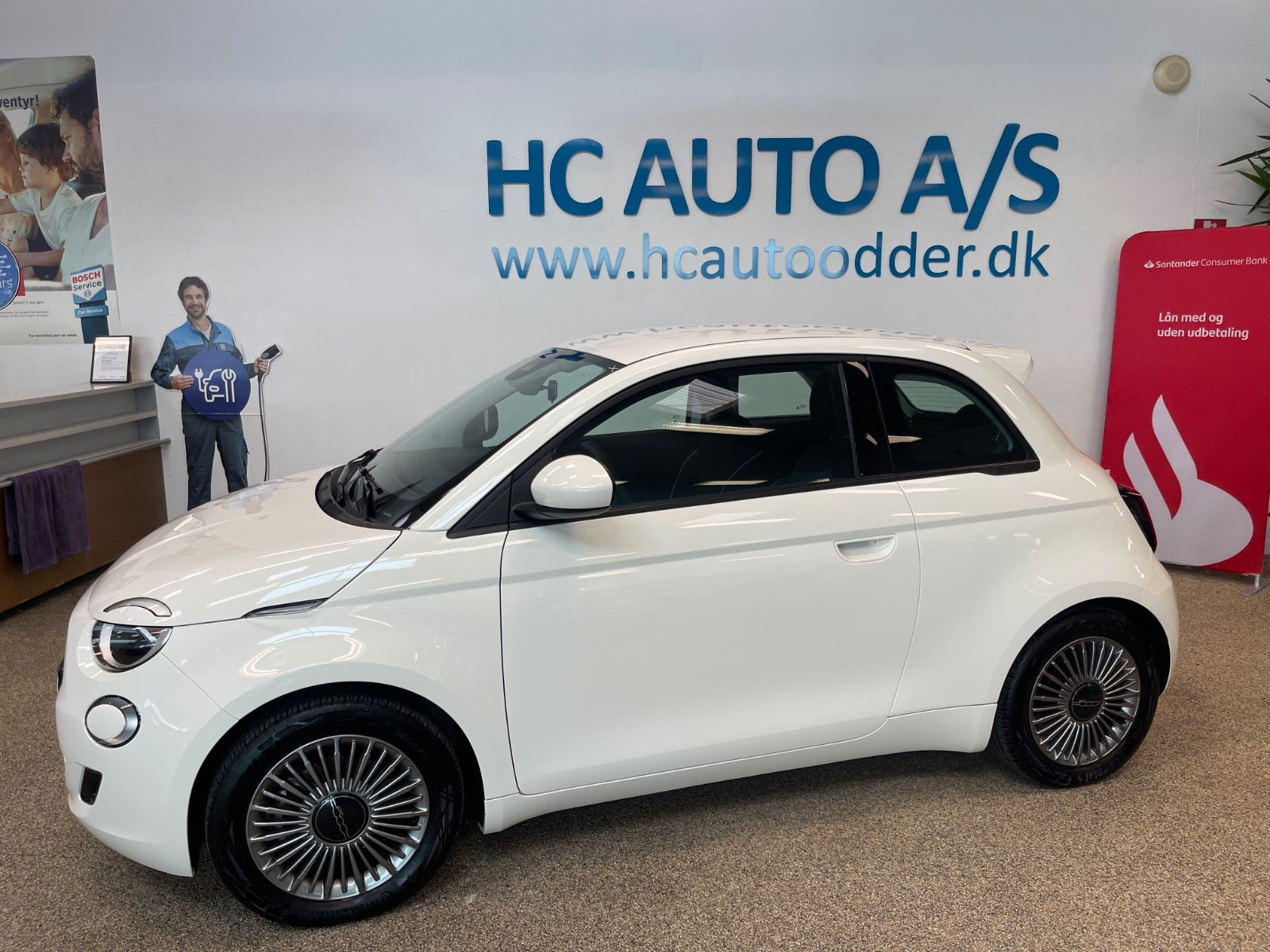 Hvid Fiat 500e fra 2023