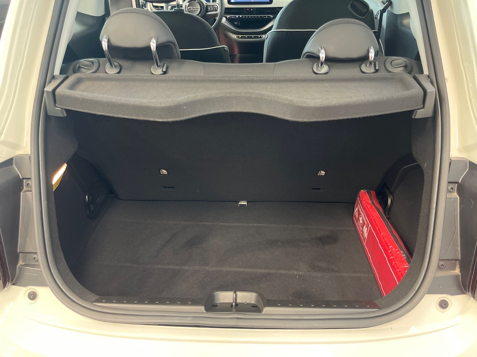 Hvid Fiat 500e fra 2023
