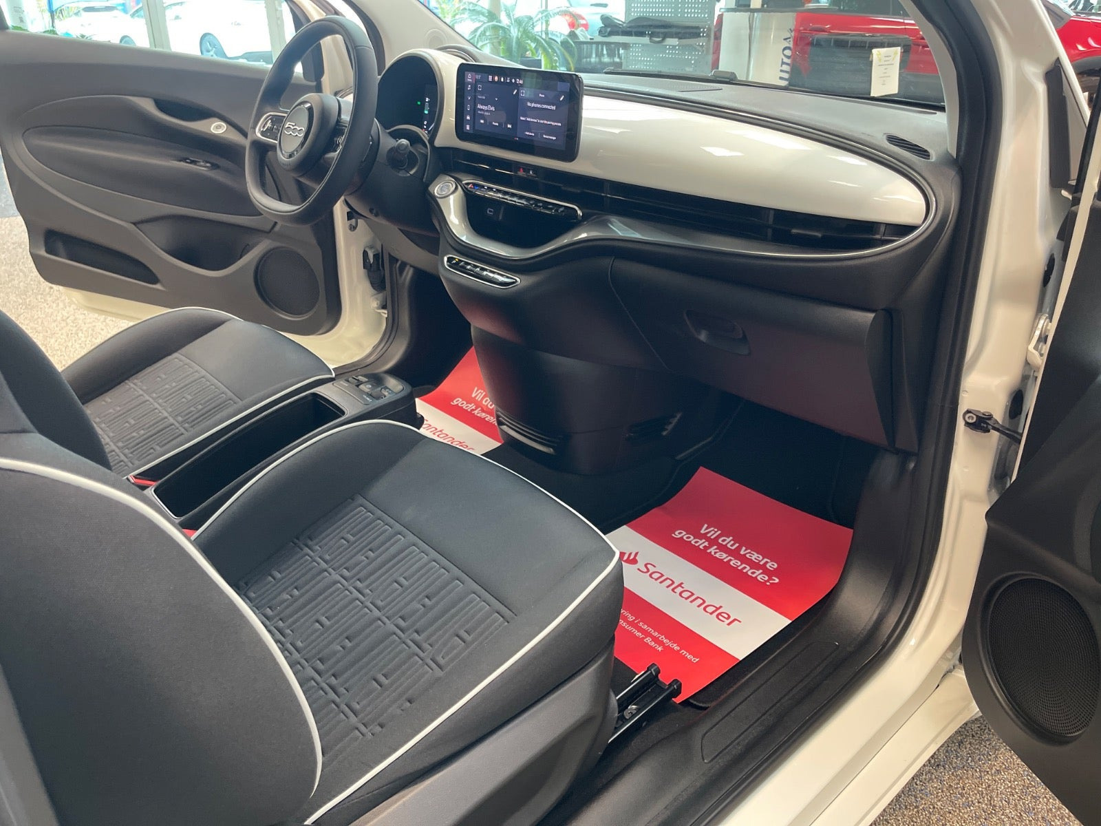 Hvid Fiat 500e fra 2023