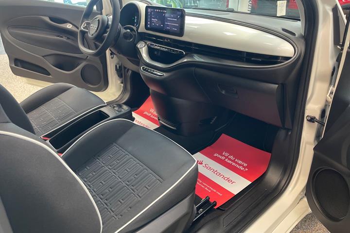Hvid Fiat 500e fra 2023