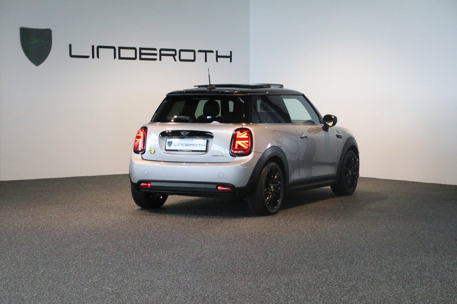 Sølv Mini Cooper SE fra 2023