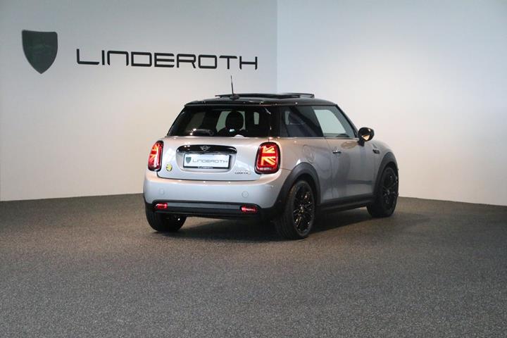 Sølv Mini Cooper SE fra 2023