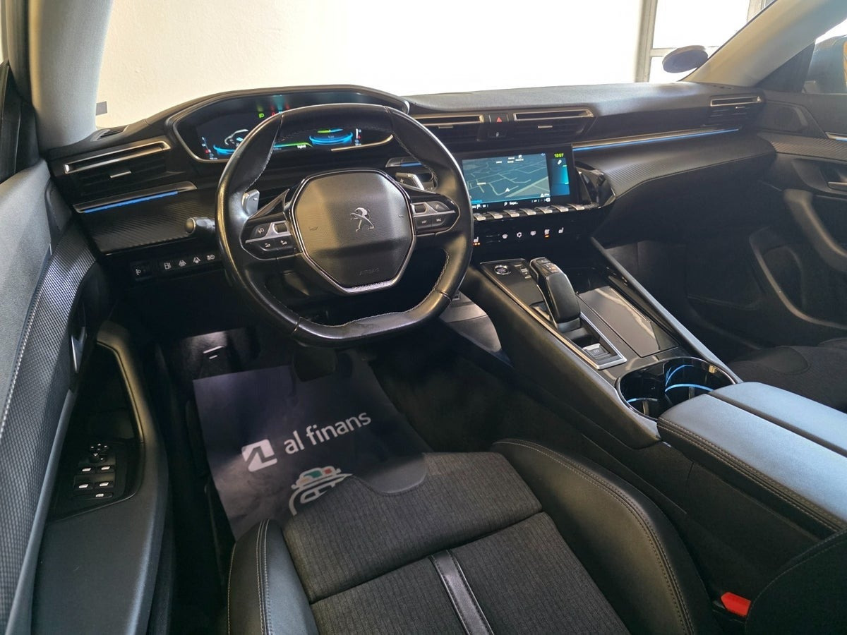 Grå Peugeot 508 fra 2021