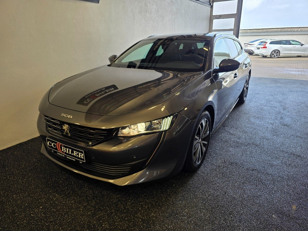 Grå Peugeot 508 fra 2021